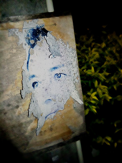 玉城デニー違反ポスターの写真