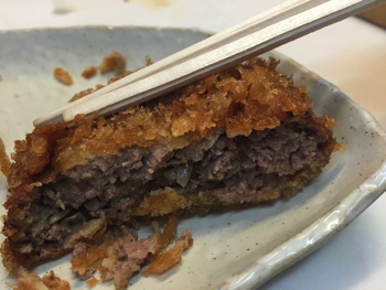 糸満にあるメンチカツがうめ〜ぞ！