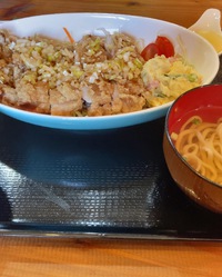 こんなところに食堂