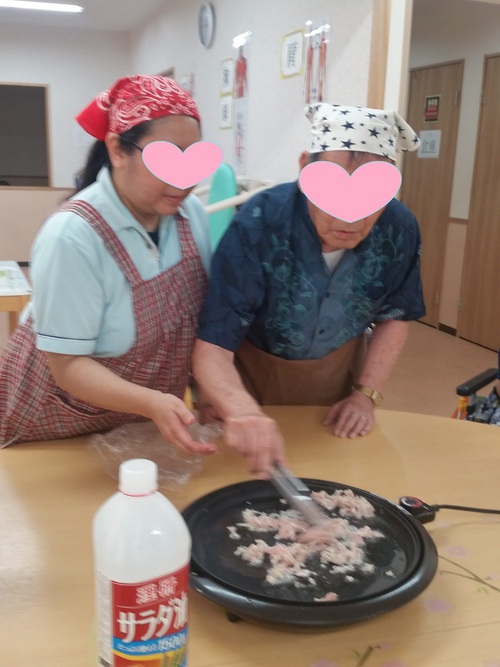 デイサービスてだこ苑にて母の日会を開催しました☆ デイサービスてだこ苑にて母の日会を開催しました☆