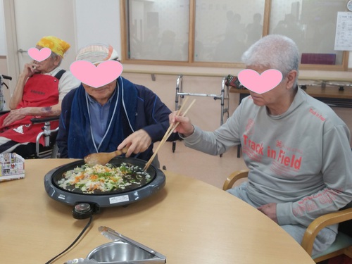 デイサービスてだこ苑にて母の日会を開催しました☆ デイサービスてだこ苑にて母の日会を開催しました☆