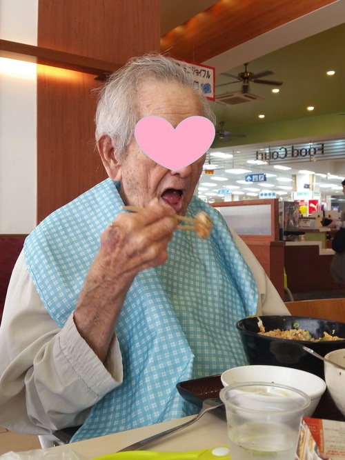誕生日の外出支援デイサービスてだこ苑