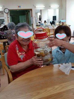 デイサービスてだこ苑にて梅酒作りをしました