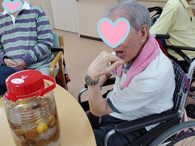 デイサービスてだこ苑にて梅酒作りをしました
