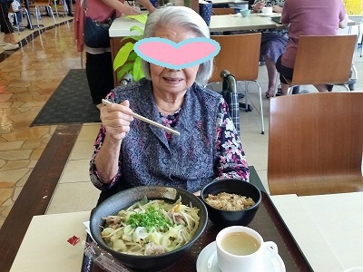 毎月恒例誕生者ランチ外出デイサービスてだこ苑