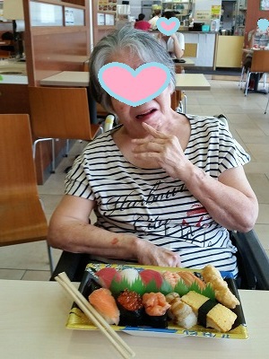 毎月恒例誕生者ランチ外出デイサービスてだこ苑