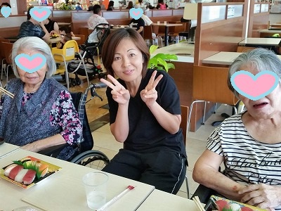 毎月恒例誕生者ランチ外出デイサービスてだこ苑