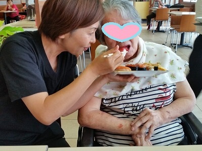 毎月恒例誕生者ランチ外出デイサービスてだこ苑