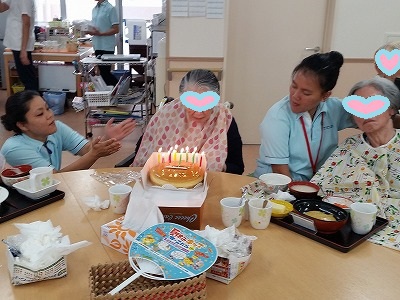 ささやかながら、お誕生日をお祝いしましたデイサービスてだこ苑