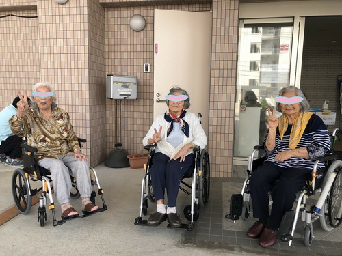 デイサービスと有料老人ホームでの生活の様子
