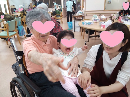 デイサービスてだこ苑に赤ちゃんがやってきた(^_-)-☆