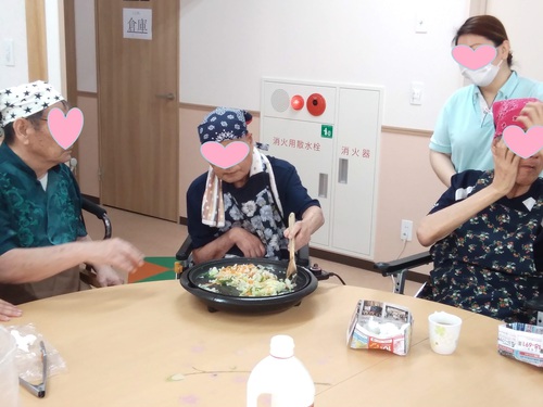 デイサービスてだこ苑にて母の日会を開催しました☆ デイサービスてだこ苑にて母の日会を開催しました☆
