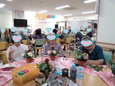 毎月恒例！フラワーアレンジメント✿デイサービスてだこ苑