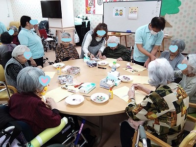 毎月恒例カレンダー作り☆デイサービスてだこ苑