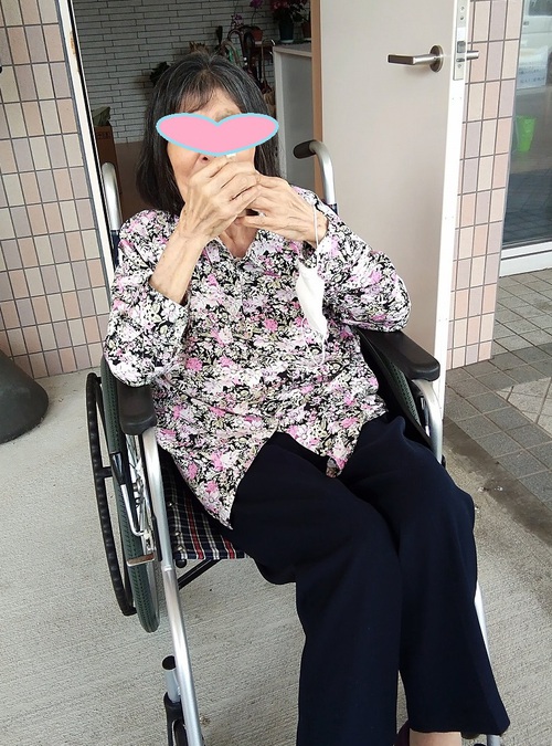 デイサービスと有料老人ホームでの生活の様子