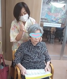 母の日をお祝いしました☆デイサービスてだこ苑