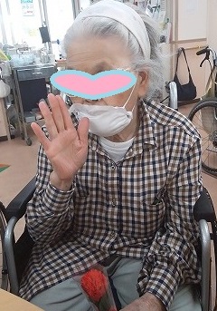 母の日をお祝いしました☆デイサービスてだこ苑