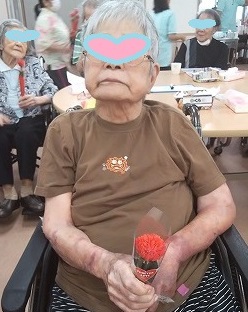 母の日をお祝いしました☆デイサービスてだこ苑