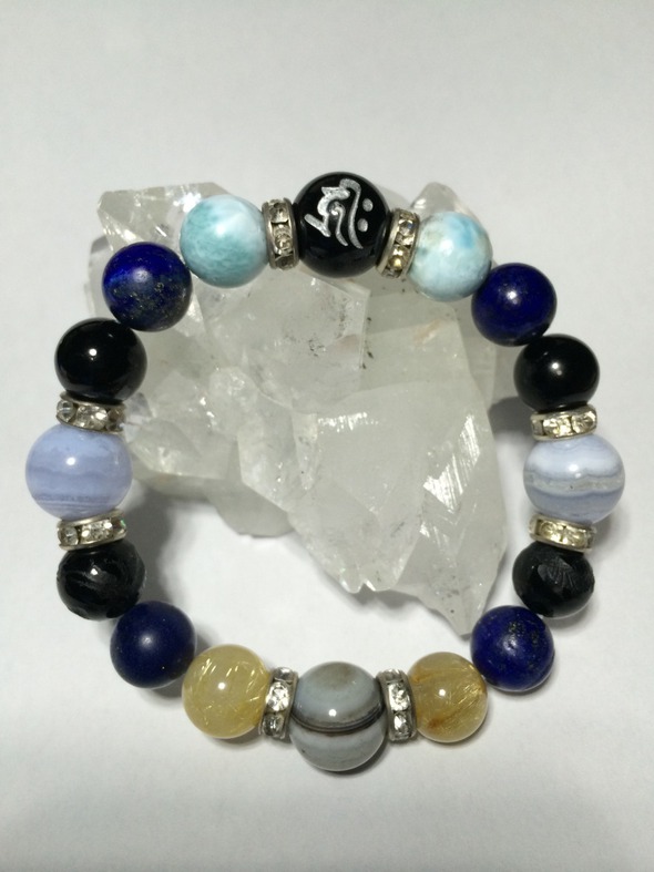 1人1人のパワーストーンを目の前で選んでくれる「Dragon Stone」さんが出店します！