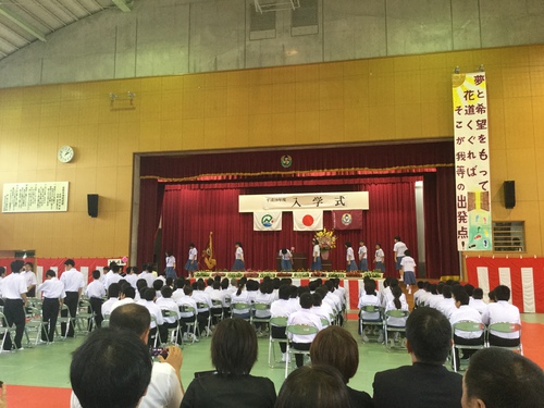 佐敷中学校第６９回入学式