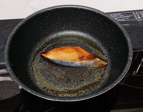 天然  鰤  の  照り焼き