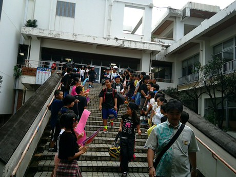 6年修学旅行1 　出発式