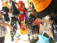 幼稚園のハロウィン行列 2016/10/31 14:00:45