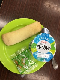 ヨーグルトとパン 2015/08/19 16:15:36