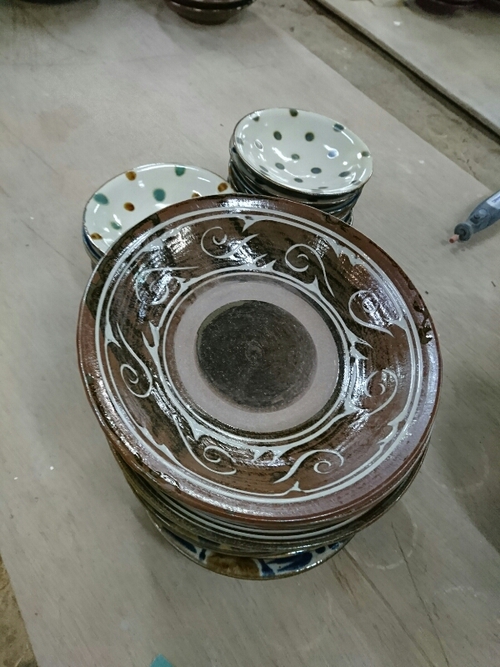 陶器市の準備をしております