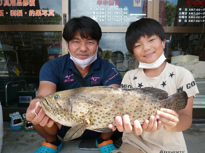 赤嶺雅人さん＆成都君・三重城★良い型ミーバイ釣果です(^O^)