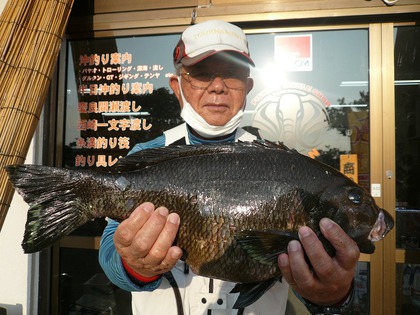 久手堅憲秀さん南部海岸☆オキメジ４４，５㎝１，７㎏Up(^O^)