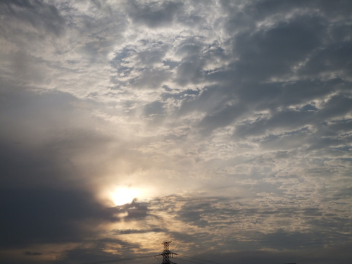 曇り空 雲の流れ