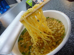 カップラーメン　麺　日清　行列のできる店のラーメン　和歌山