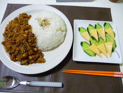 キーマカレー　チェダーチーズ　美味しく贅沢気分のバンゴ