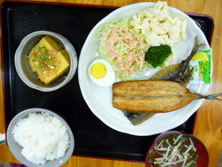 浦添　食堂　サンマ　さんま　焼き魚　定食　ゆがふ食堂