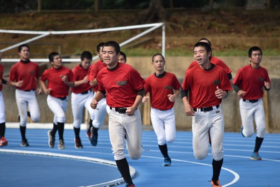 陸上競技場でのトレーニング