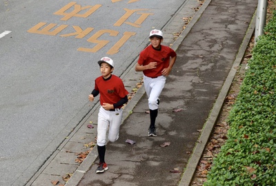 陸上競技場でのトレーニング