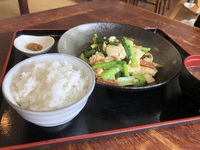 「読谷山そば」で日替わり定食を食べた