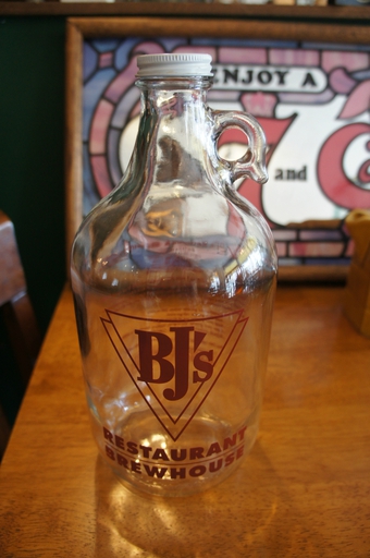 ★★ VINTAGE BREWHOUSE 1/2 GALLON BEER GROWLER & SIGN ★★