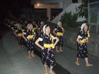 諸見里エイサー　旧盆の道じゅねー