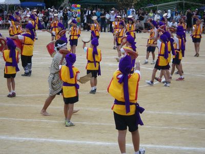 小学校の運動会でエイサー
