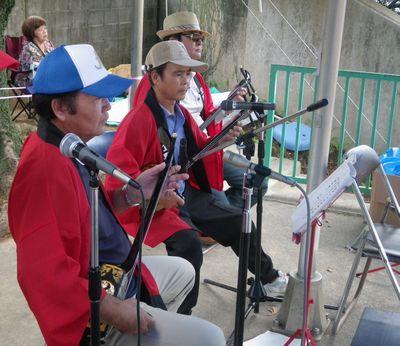 小学校の運動会でエイサー