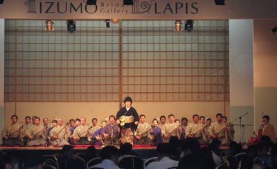 まるで芸能祭！　沖縄の結婚披露宴