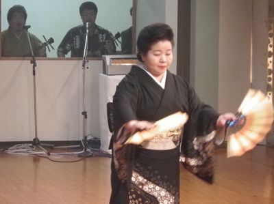 まるで芸能祭！　沖縄の結婚披露宴