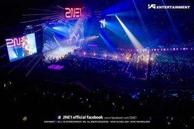 8月27日　韓国で2ne1　コンサート