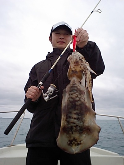 今日も雨ですが何とか釣れてます！