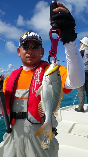 ＧＯＯＤサイズのタマンも釣れてますよ～♪