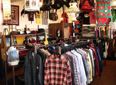 無国籍衣料品店“TUNAMI”