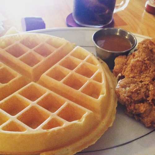 北谷のcc S Chicken Waffles で美味しいワッフルとチキン 人のフリ見て我がフリ直せ