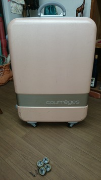 Courreges クレージュ スーツケース キャスター タイヤ 交換修理 八重山靴修理店